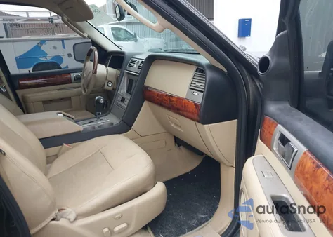 2005 Lincoln Navigator z USA, uszkodzony, nr VIN 5LMFU285X5LJ21658